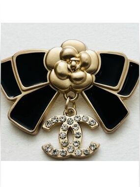 Chanel Camellia Bow Black Pin Brooch 21C in Gold/Black